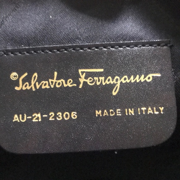 🎉HP🎉FERRAGAMO🎉baguette handbag - Picture 7 of 8